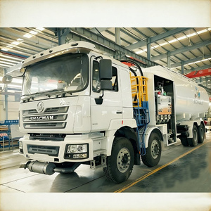 Camion-citerne d'aviation grand format pour le transport et la distribution de carburant en vrac, modèle international 8x4 30000L Shacman - Product Image 5