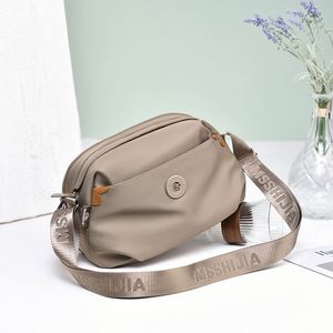 Nuevo Bolso Bandolera de Nailon para Mujer, Ligero y Lujoso, con Cierre de Cremallera, Resistente al Agua - Product Image 4