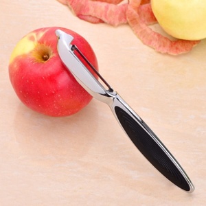 Éplucheur de légumes multifonction en acier inoxydable avec manche en plastique noir |   Outil de cuisine manuel pour fruits et légumes, râpe et grattoir - Product Image 3