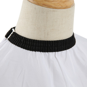 Capa de Peluquería Blanca con Diseño Retro de Calaveras, Antiadherente, para Uso en Salón de Belleza - Product Image 4