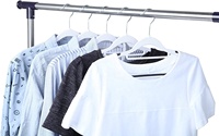 Cintre à vêtements en plastique moderne, fin, robuste, antidérapant, personnalisable, avec logo sur mesure, crochet pivotant, pour literie à un seul niveau