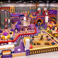 Équipement de terrain de jeux intérieur personnalisé, thème quatre toboggans parallèles, toboggan tubulaire violet, tunnel néon, trampoline, blocs de construction