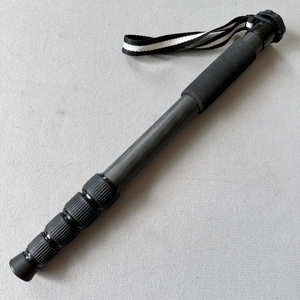 Treppiede per Fotocamera MARCH Slim Design 1.2m a Basso Profilo con Gambe in Fibra di Carbonio, Produzione Diretta per Stoccaggio Compatto - Product Image 1