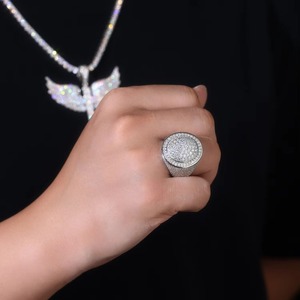 แหวนเงินแท้ 925 ดีไซน์วินเทจทรงกลมประดับเพชรโมอิสซาไนต์หลายชั้นแบบฝัง สำหรับแร็ปเปอร์ใส่แสดงบนเวที แหวนโมอิสซาไนต์สไตล์เรโทรฮิปฮอป - Product Image 4