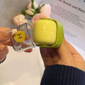 Nouveau Rouleau Anti-Poils Carré en Plastique Réutilisable 2025 – Outil Manuel de Nettoyage des Vêtements et des Poils d'Animaux, Anti-Poussière et Lavable - Product Image 1