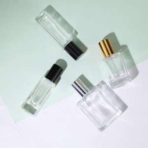 Botellas de Vidrio Cuadradas Esmeriladas de 15 ml con Tapa de Rosca, Botellas Vacías para Perfume con Tapas Plateadas, Doradas y Negras - Product Image 4