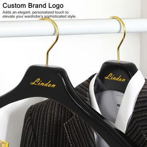 Cintres en <span class=keywords><strong>bois</strong></span> brillant <span class=keywords><strong>de</strong></span> luxe LINDON avec pinces en métal doré, cintre <span class=keywords><strong>de</strong></span> boutique <span class=keywords><strong>de</strong></span> mode, hôtel, <span class=keywords><strong>pour</strong></span> vêtements <span class=keywords><strong>de</strong></span> cérémonie haut <span class=keywords><strong>de</strong></span> gamme - Product Image 4