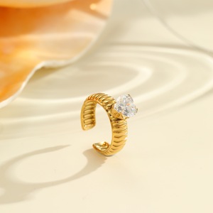 Anillo de Acero Inoxidable con Incrustaciones de Circonio, Chapado en Oro de 18K, Anillo de Lujo Ligero Ajustable, Joyería de Mano - Product Image 4