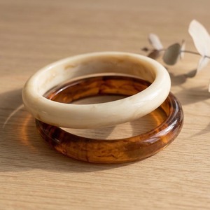 Bracelet en résine écologique, accessoire de mode confortable pour un usage quotidien, disponible à prix réduit - Product Image 1