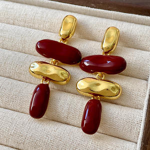 Pendientes Geométricos Colgantes de Aleación de Zinc, Chapados en Oro, con Resina Acrílica Roja, Estilo Vintage, Joyería de Fiesta para Mujer 2024 - Product Image 3