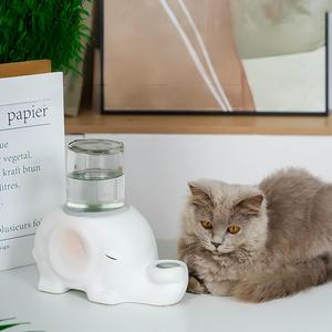 Bebedero de Cerámica con Diseño de Tortuga y Elefante con Botella de Vidrio para Gatos, Antideslizante, a Prueba de Derrames y Mantiene la <span class=keywords><strong>Barbilla</strong></span> Seca - Product Image 1