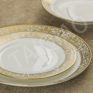 Collection de <span class=keywords><strong>vaisselle</strong></span> à rebord <span class=keywords><strong>doré</strong></span> en porcelaine fine TQ Set d'assiettes à dîner en céramique <span class=keywords><strong>blanche</strong></span> de luxe en relief Golden Edge Design <span class=keywords><strong>Vaisselle</strong></span> - Product Image 5