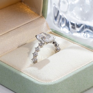 Anillo de Diamante Cultivado en Laboratorio con Certificado IGI Personalizado, Oro PT950, Corte Radiante, 3CT, D VS1, MSR-1881 - Product Image 4