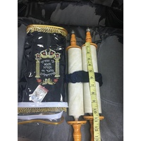 Grand livre de rouleau de Sefer Torah hébreu Bible sainte d'Israël juif avec pointeur