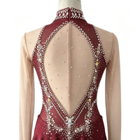 Robe de patinage artistique bordeaux à col halter et décolleté en V, ornée de strass faits à la main, dos ouvert, pour adultes et enfants