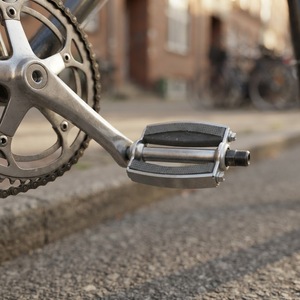 Pédales de vélo classiques en caoutchouc durable de 26/28 pouces, avec corps en métal, cadre en acier, antidérapantes, réfléchissantes, pour VTT et vélo de ville - Product Image 2