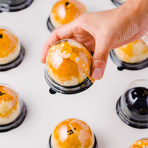 Confezioni Individuali per Pasticceria con Tuorlo d'Uovo, Vassoi in Plastica Personalizzati per Mini Dolci con Coperchio a Cupola Usa e Getta, Scatole per Dessert all'Ingrosso - Product Image 4