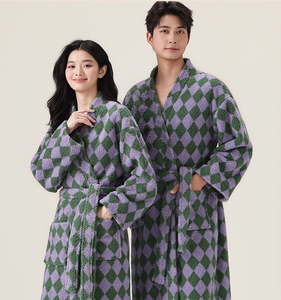 Bán Buôn Giá Tốt Nhất Mềm Dày Sang Trọng Sợi Nhỏ Lông Cừu Áo Choàng Tắm Unisex Áo Choàng Tắm Cho Phụ Nữ Đồ Ngủ Người Đàn Ông Với Biểu Tượng Tùy Chỉnh - Product Image 3