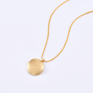 Collana di gioielli di moda con pendente di forma rotonda per donna e uomo design <span class=keywords><strong>gioiello</strong></span> <span class=keywords><strong>artigianale</strong></span> in acciaio inossidabile - Product Image 3
