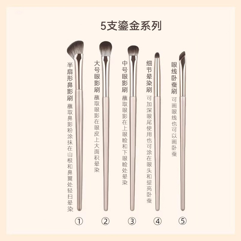5 pinceaux de maquillage dorés
