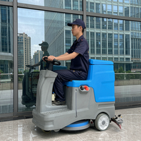 Autolaveuse autoportée S4 avec une efficacité de 3500 m²/h, réservoir de 72 L, alimentée par batterie au lithium 24 V, pour immeubles de bureaux