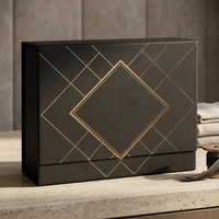 Boîte cadeau magnétique pliable personnalisée, emballage en papier rigide avec estampage doré pour vêtements et chaussures