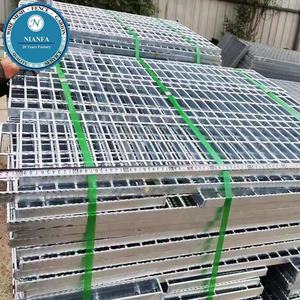 Grilles de drainage en acier, couvercles de tranchées en acier, grilles de drainage métalliques, tapis de porte en acier galvanisé, gouttières en béton - Product Image 4