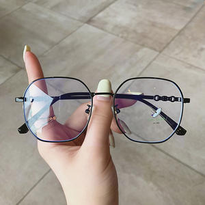 Montures de lunettes carrées Qianai anti-lumière bleue pour femmes, design irrégulier en métal, taille moyenne, verres PC - Product Image 5