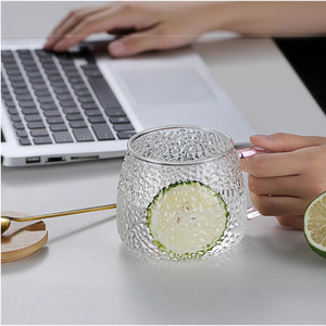 Vaso de Vidrio Martillado de Borosilicato de Gran Capacidad con Asa para Uso Doméstico - Product Image 1