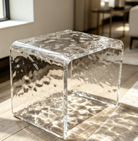 Chaise moderne en acrylique transparent à effet vague d'eau, petite et basse, étanche, pour salon, chambre à coucher, ou comme chaise à langer pour la maison