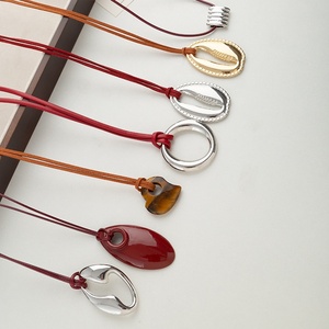 Collar de aleación de clavícula con corazón de cadena de suéter largo regalo de celebridad de Internet peine de gafas con estilo fresco de moda para mujer de gama alta - Product Image 2