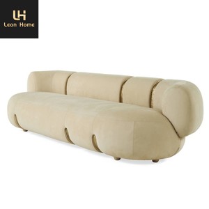 Divano Angolare Minimalista di Lusso Europeo, Moderno in Tessuto Beige con Dettagli in Pelo di Agnello <span class=keywords><strong>Bianco</strong></span> <span class=keywords><strong>e</strong></span> Legno Dorato, Fornitore di Divani per Soggiorno - Product Image 5