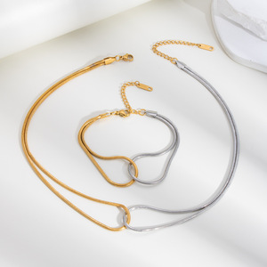 Ensemble collier, boucles d'oreilles et bague tendance et minimaliste en acier inoxydable plaqué or 14 carats, durable, hypoallergénique, cadeau pour femme pour un mariage - Product Image 1