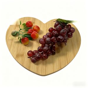 Bandeja de Bambú en Forma de Corazón, Plato de Postre de Madera Estilo Japonés, Bandeja para Servir Frutas y Pan, Uso en la Cocina - Product Image 1