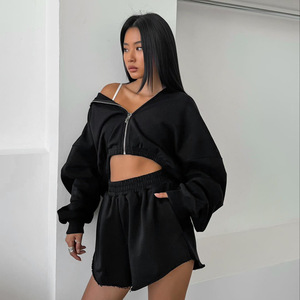 Completo <span class=keywords><strong>casual</strong></span> due pezzi autunno inverno 2026 stile europeo-americano, con felpa corta con cappuccio e cerniera anti-piega e pantaloncini, <span class=keywords><strong>abbigliamento</strong></span> <span class=keywords><strong>donna</strong></span> - Product Image 4