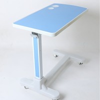 Table à manger en plastique ABS blanc réglable Mobile portable pour les installations médicales et éducatives modernes pour les hôpitaux et les écoles