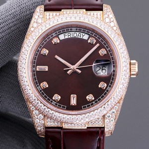 Reloj Automático de Hombre con Caja de Oro Rosa Completamente Incrustada en Diamantes, Esfera con Indicador de Fecha, Correa de Cuero Genuino Marrón - Product Image 1