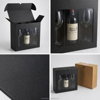 Boîte cadeau pour vin en carton ondulé noir mat avec grande fenêtre transparente en PVC et insert en mousse EVA à trois compartiments pour l'emballage d'un ensemble de bouteilles et de verres à vin