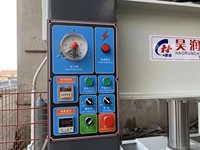 Machine de pressage à chaud CNC automatique de haute précision pour bambou et contreplaqué avec moteur, PLC, pompe, roulement et boîte de vitesses
