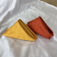 Serviettes de table rustiques en tissu orange brûlé pour mariage avec bordure décorative