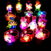 Vente en gros, bande dessinée créative réutilisable, cadeau de fête pour enfants, montre LED lumineuse, Bracelet clignotant, Bracelet lumineux