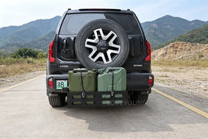 Support <span class=keywords><strong>de</strong></span> bidon tout-terrain en acier durable avec fixation sur <span class=keywords><strong>attelage</strong></span> pour installation facile et <span class=keywords><strong>rangement</strong></span> <span class=keywords><strong>de</strong></span> cargaison dans le <span class=keywords><strong>coffre</strong></span> - Product Image 6