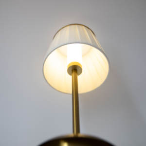 Luxe LED oplaadbare tafellamp met stoffen lampenkap Uniek design bureaulamp Decoratieve restaurant woonkamer tafellamp - Product Image 5