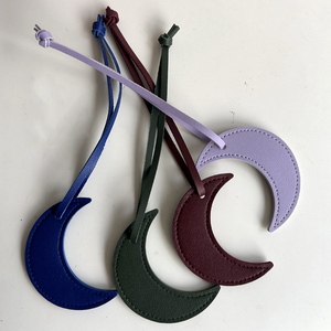 Nouvelle Arrivée Promotion Cadeau Populaire Porte-clés Pendentif en <span class=keywords><strong>Cuir</strong></span> PU en Forme de Lune pour Femme Accessoire de Décoration de Sac à Main Breloque de Sac - Product Image 3