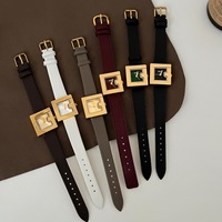 Jam Tangan Wanita Vintage Emas Quartz dengan Casing Persegi dari Alloy, Dial Berwarna, Tali Kulit, Jam Tangan Fashion Minimalis.