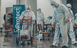 Traje de aislamiento desechable para uso en el hogar, Traje de aislamiento desechable para cobertura de nivel III, Hecho en Turquía, con sello de costura 3/4 - Product Image 2