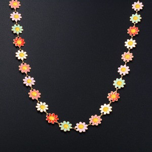 Collier en acier inoxydable avec fleur de marguerite colorée pour femme, chaîne de cou bohème, collier ras du cou plaqué or, bijoux bohèmes - Product Image 1