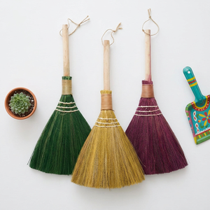 Balai à main en herbe tressé, mini balai durable pour nettoyer les miettes de bureau, balai de nettoyage traditionnel asiatique, vente en gros - Product Image 1