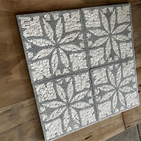Mosaïque de marbre naturel fait main, motif floral, en pierre de Thassos blanc et bleu argentin, à face fendue, pour crédence murale
