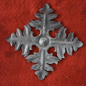 Componentes Decorativos de Hierro Forjado con Diseño de Hojas - Product Image 3